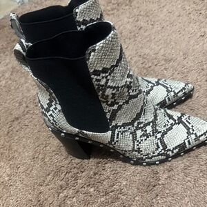 Snakeskin studded boots - size 9